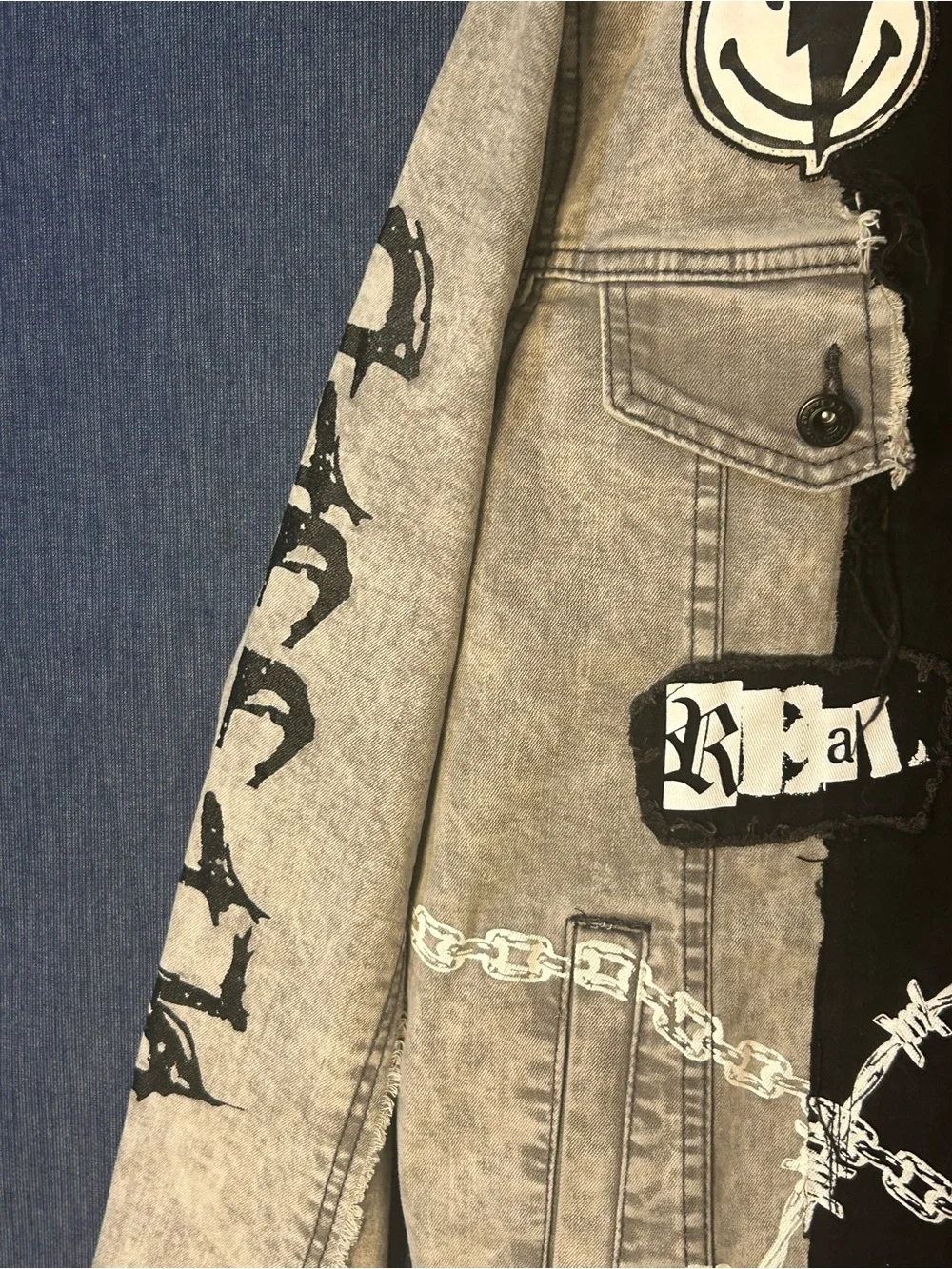 Smoke Rise Men's Black & Gray Graphic Denim Jacket for Slim Fit.M